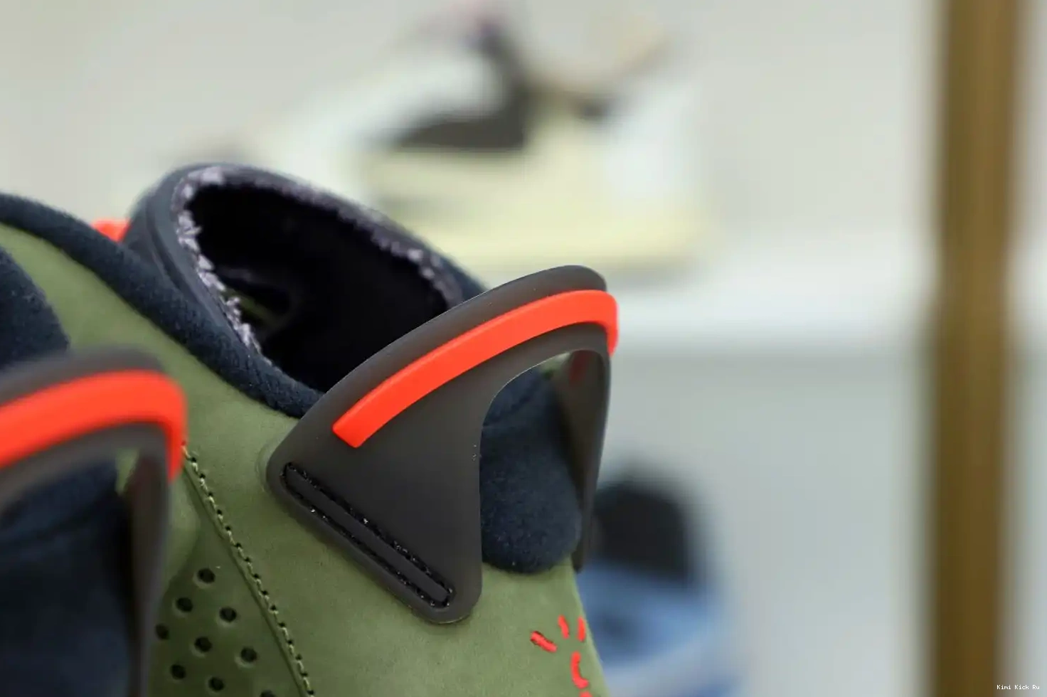 X Kimikick RETRO JORDAN AIR TRAVIS SCOTT 'OLIVE' 6 0807